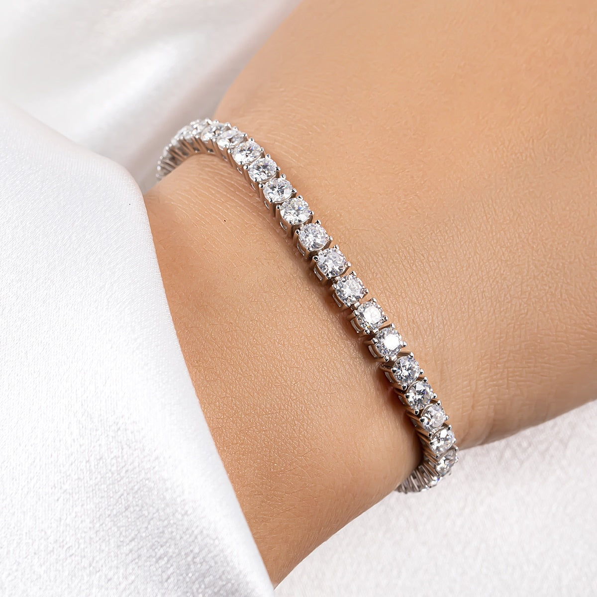 11.7-14.4 Carats 4mm D Color Moissanite Tennis Bracelet, GRA